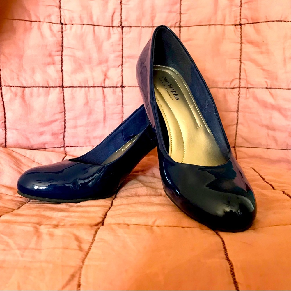 Comfort Plus High Heels BRAND NEW Navy Blue Size 8W